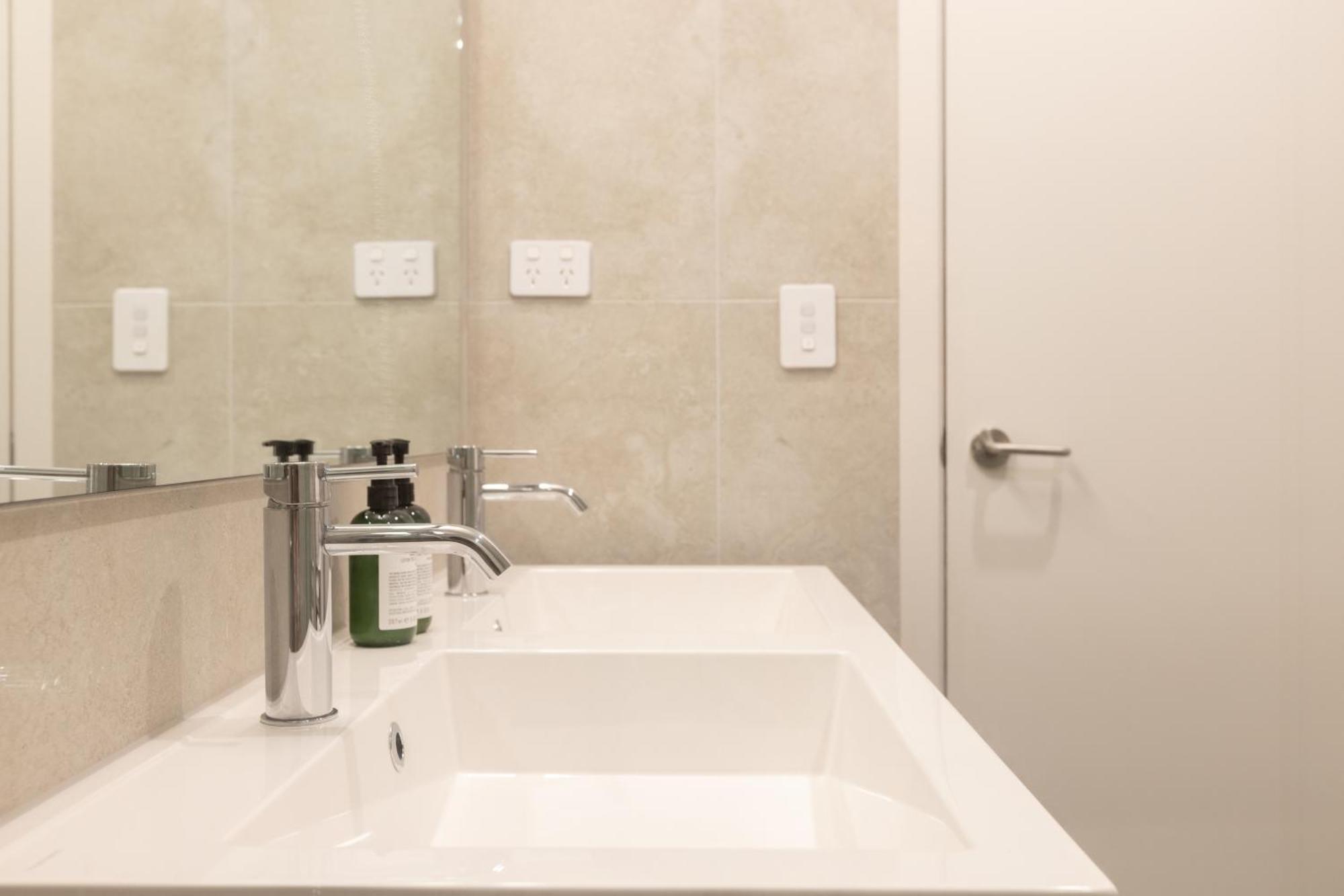 Luxury 2 Bedroom Cbd Apartment With Free Parking Christchurch Exterior photo