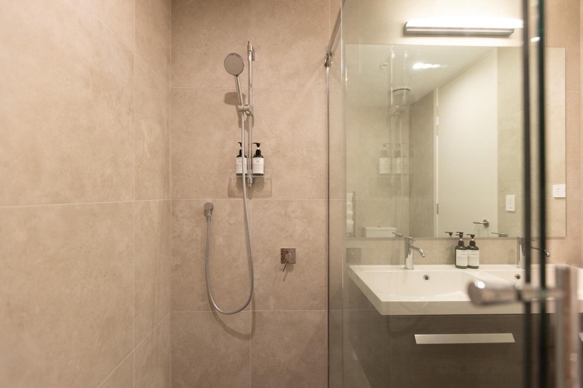 Luxury 2 Bedroom Cbd Apartment With Free Parking Christchurch Exterior photo
